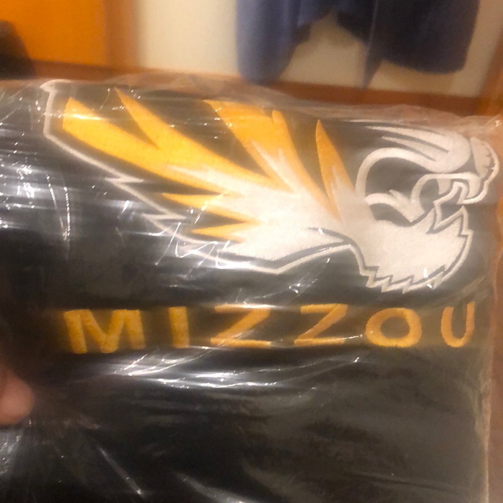 NCAA Mizzou university hoodie women med black